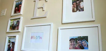 how to make a selfie wall with command picture hanging strips
